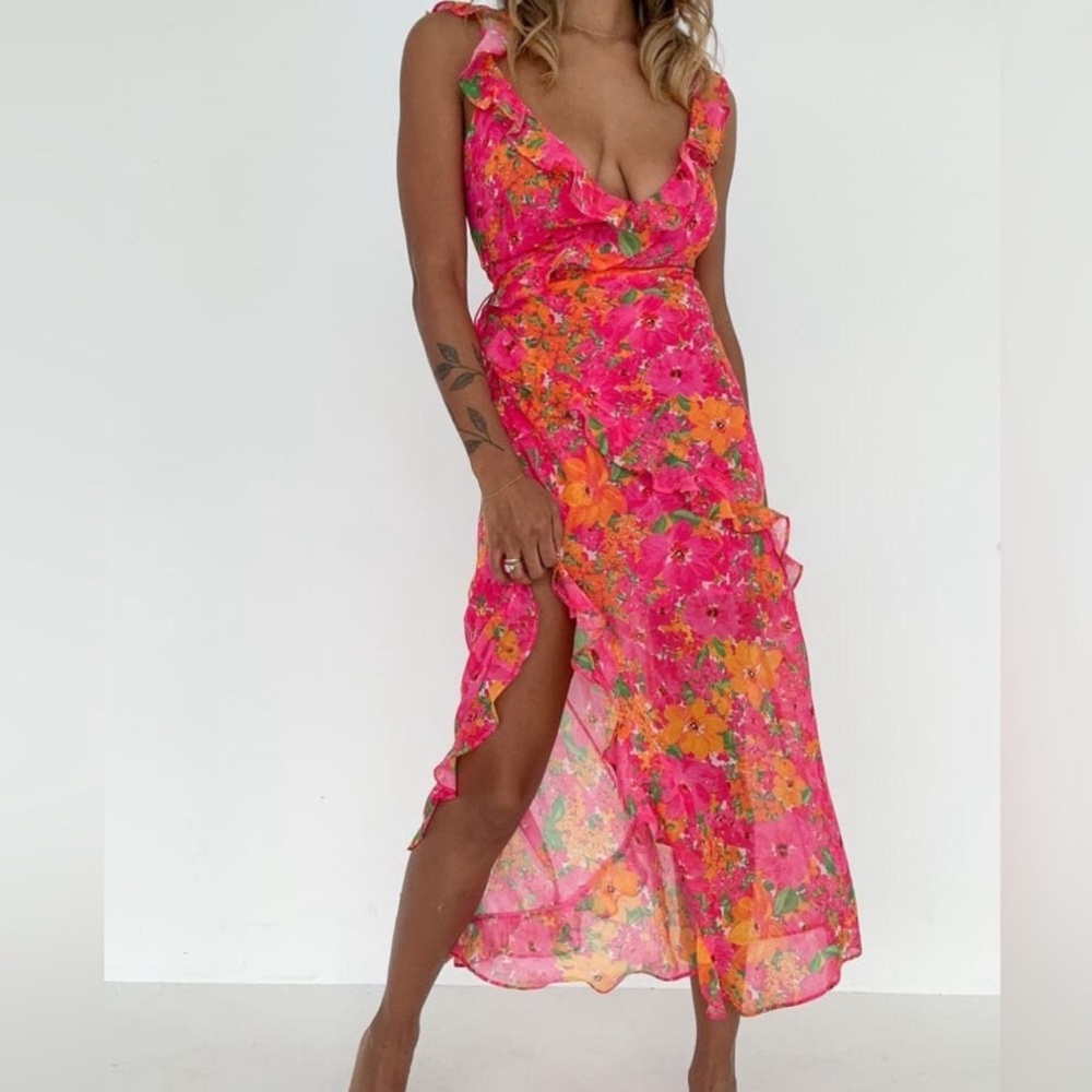 Rumored XS Floral Dress New With Tags
Never worn!